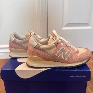 New Balance Pink Haze 996 Sneakers
